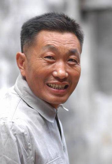 "爸爸专业户"杜源:娶了4岁就认识的姑娘,老戏骨中最深情的人_演艺