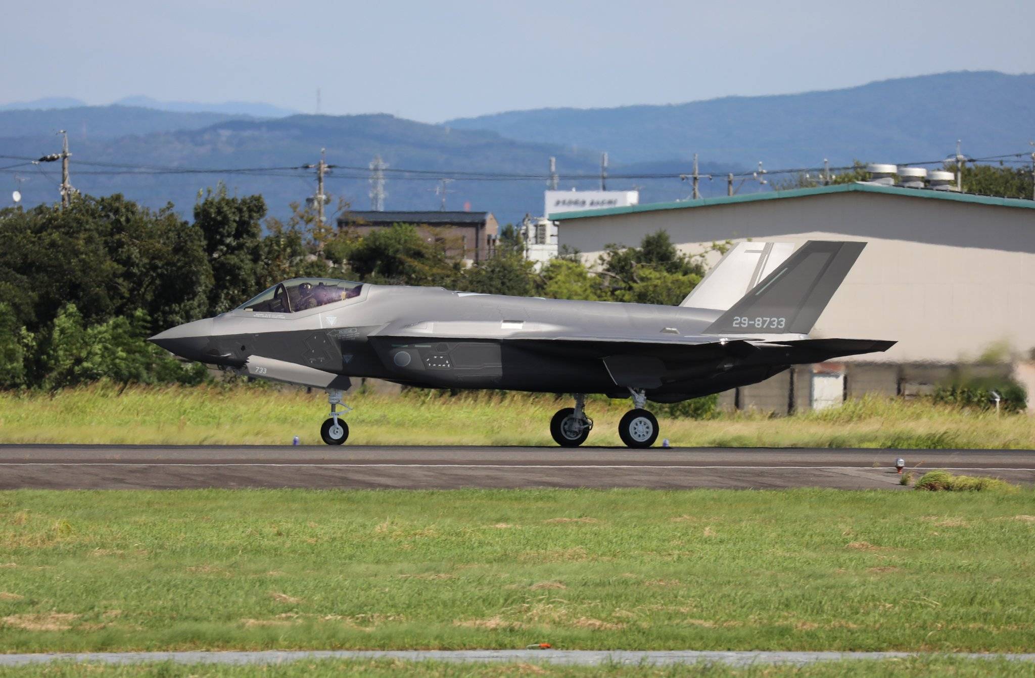 最新一架隐形战机首飞成功,三菱重工今年的生产任务完成,自卫队已经