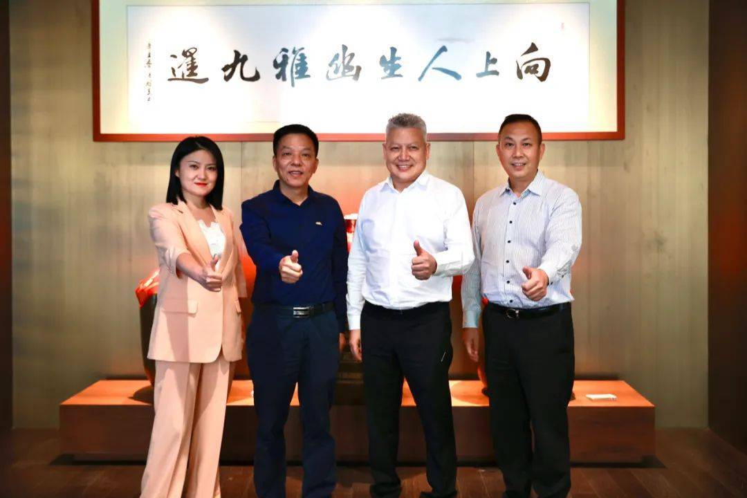 广东酒类行业协会彭洪会长莅临哥弟集团九暹酒总部调研指导