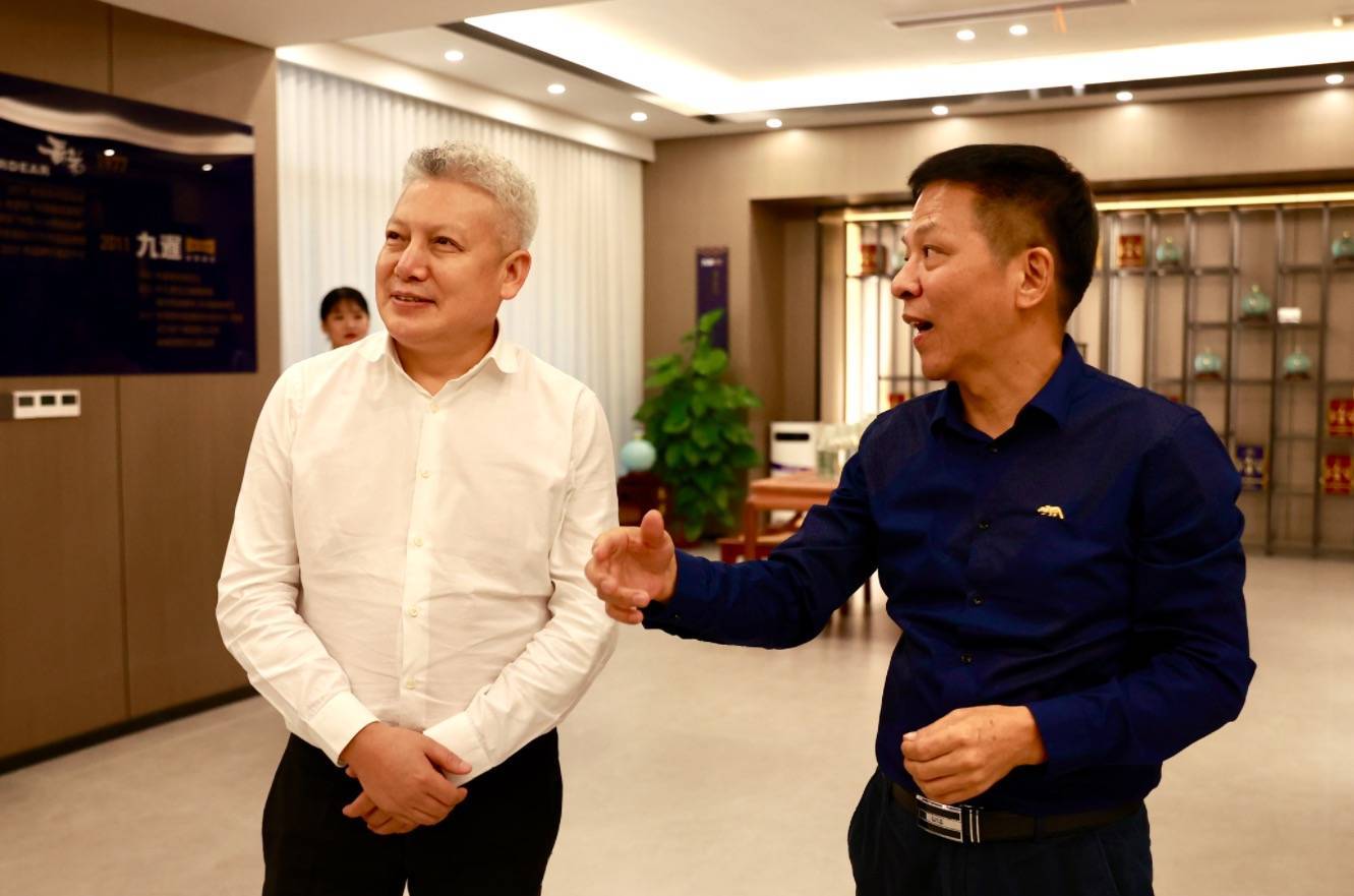 广东酒类行业协会彭洪会长莅临哥弟集团九暹酒总部调研指导