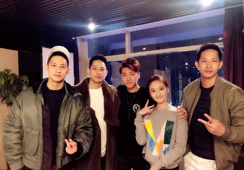 12岁公开恋情还结婚,现双双签约贾乃亮公司_张千巽_张木易_网友