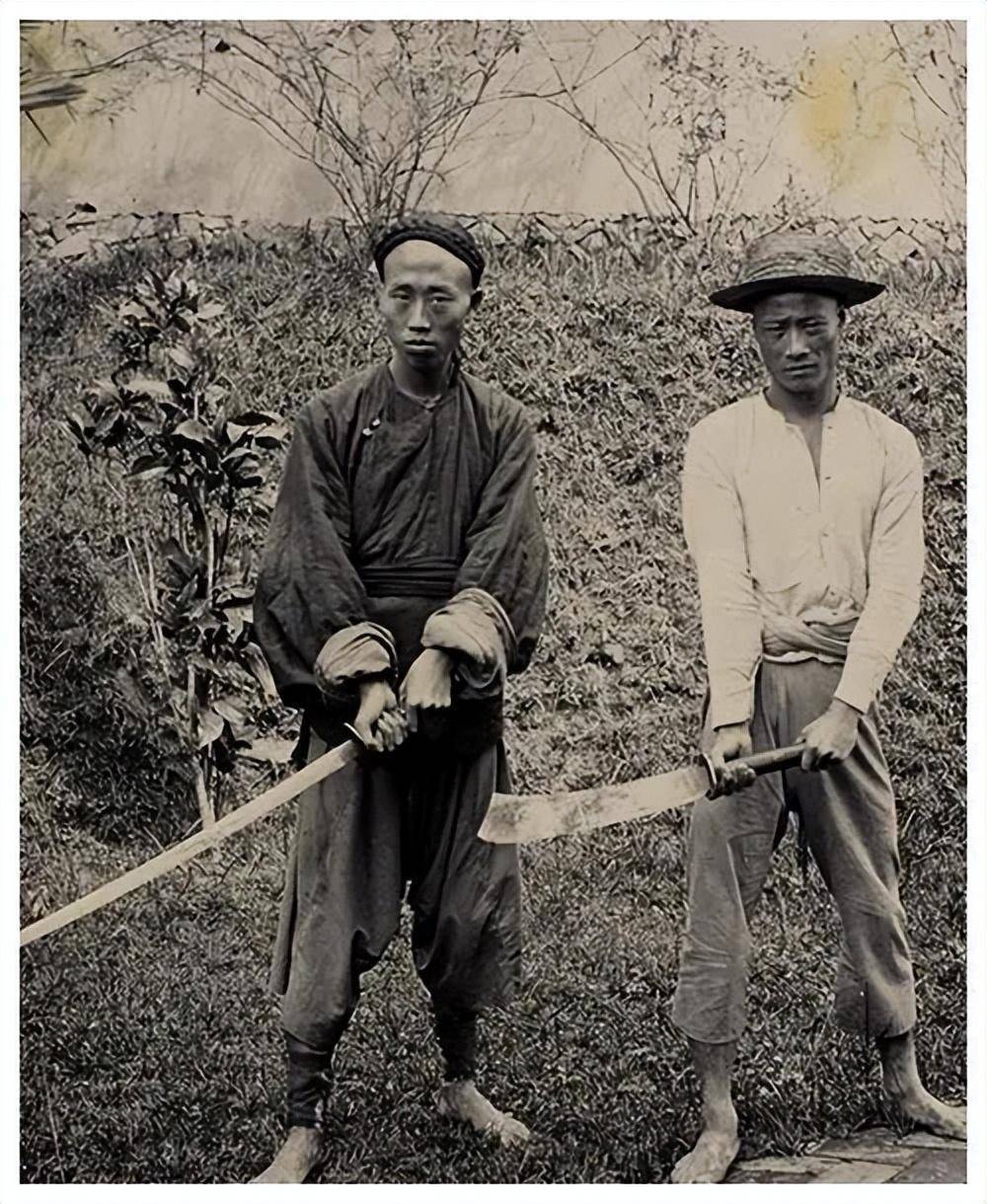 清朝最后一位刽子手邓海山,一生砍了300多个脑袋,晚年终遭报应