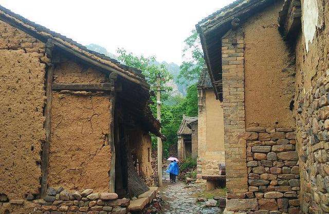 河南藏一原始古村，距今已有千年历史，被誉为深山小迷宫