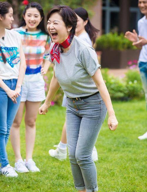 这张图片就是林青霞在几年前参加的综艺真人秀偶像来了里面的剧照