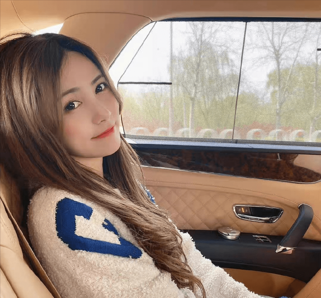 ag一诺的女朋友也太好看了!