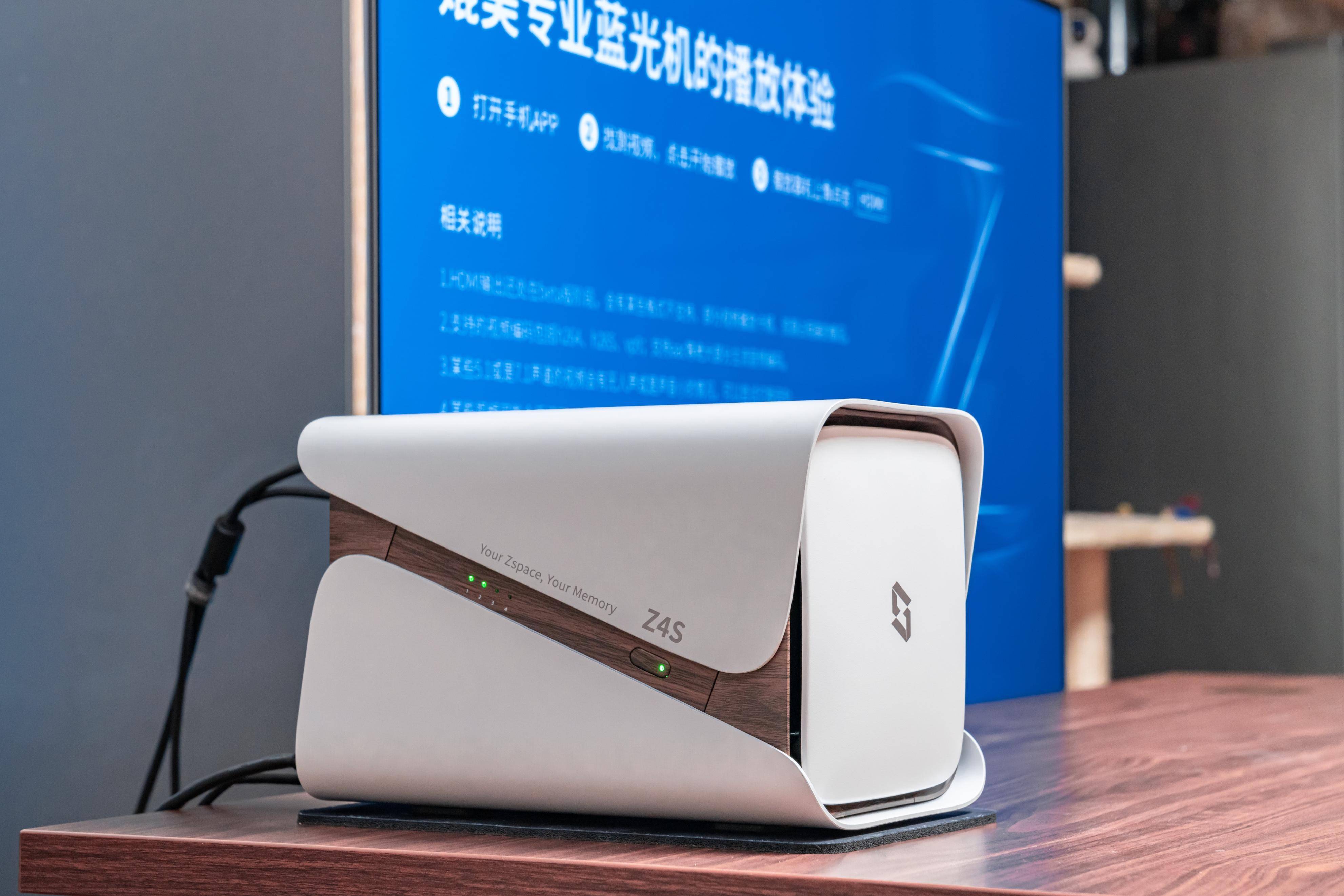 极空间 Z4S 体验：影视信息搜刮 + AI 相册管理 + 全局内网穿透