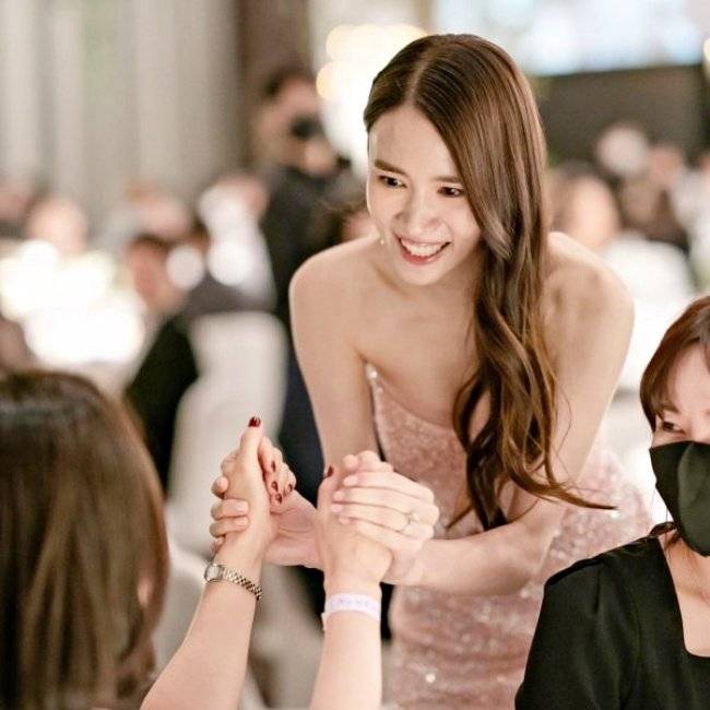 南宫珉婚礼8张超甜高清照公开!霸气搂老婆腰 幸福宠溺笑,结婚后ig首真