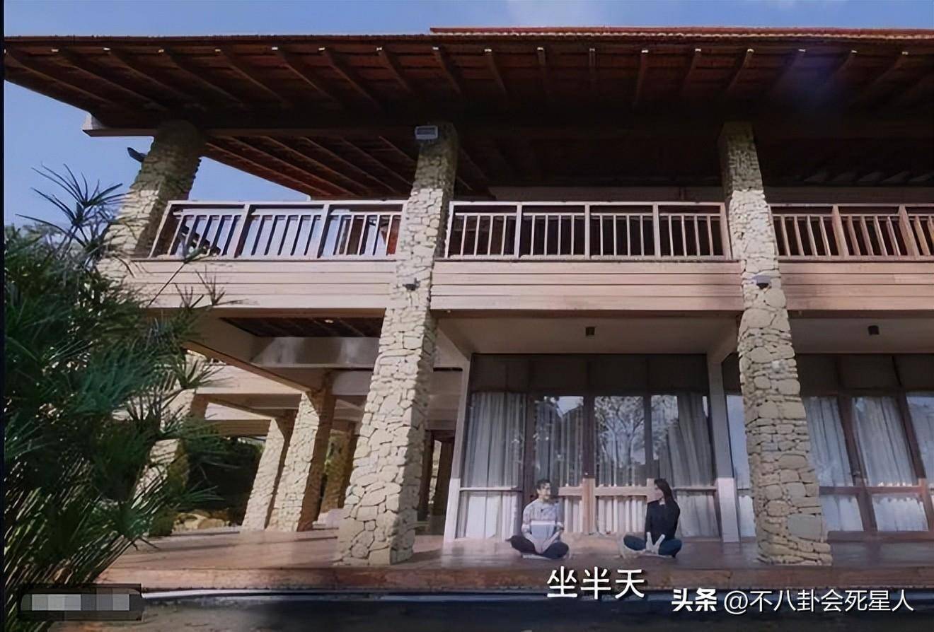 2008年,胡静与年长12岁的马来西亚富豪朱兆祥结婚.