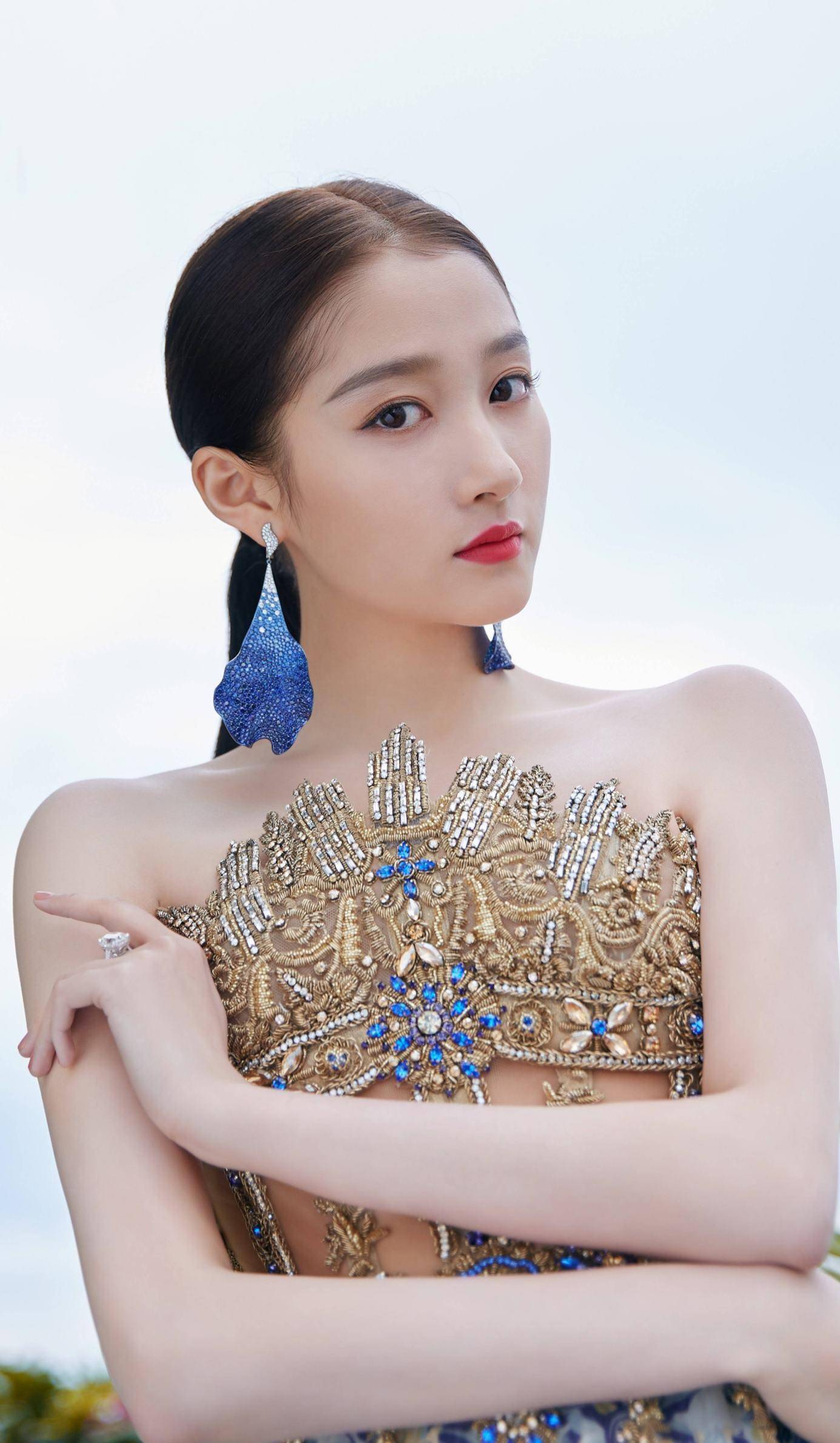 "捡漏王"关晓彤:亲姐离世却毫不悲伤?