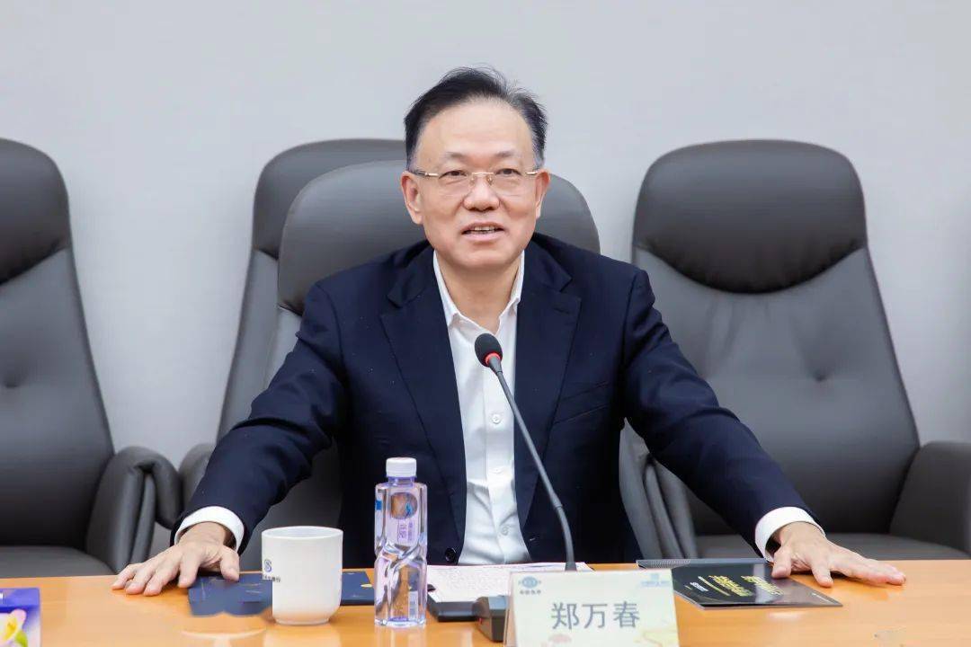 郑万春对中国化学近年来的快速发展和取得的成绩表示祝贺,对中国化学