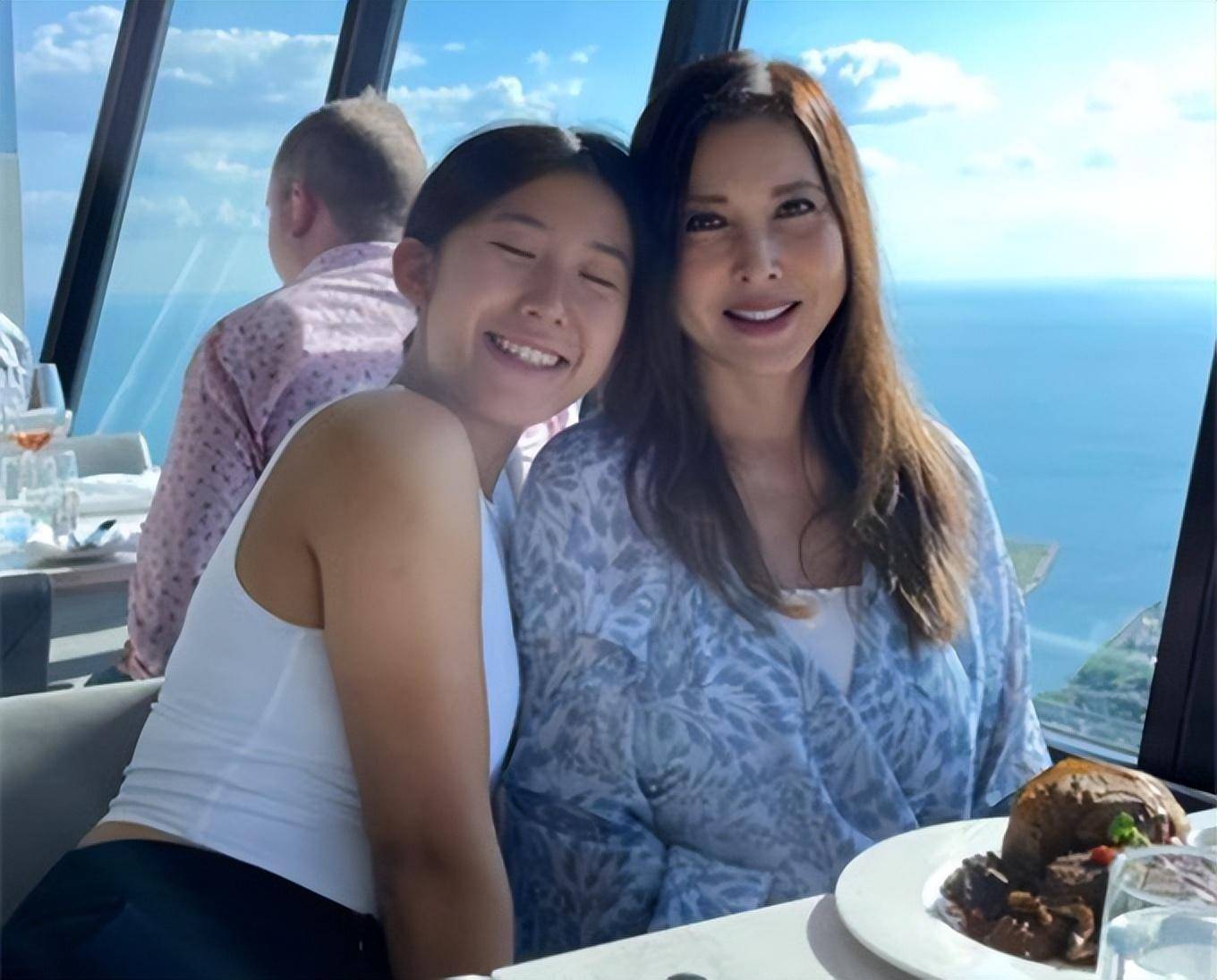 李婉华罕谈与吴镇宇分手原因!称对方性格古怪,相恋8年争吵不断?