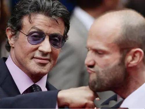 史泰龙和谁合照都挥拳,连特朗普都不例外,唯独在他面前像乖宝宝_硬汉