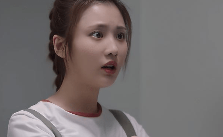 我们这十年:忍了娄艺潇的"肿肿脸",实在忍不了张慧雯的斗鸡眼