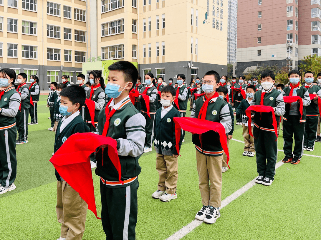 石家庄市育新实验小学举行庆祝建队73周年暨第二批新队员入队仪式