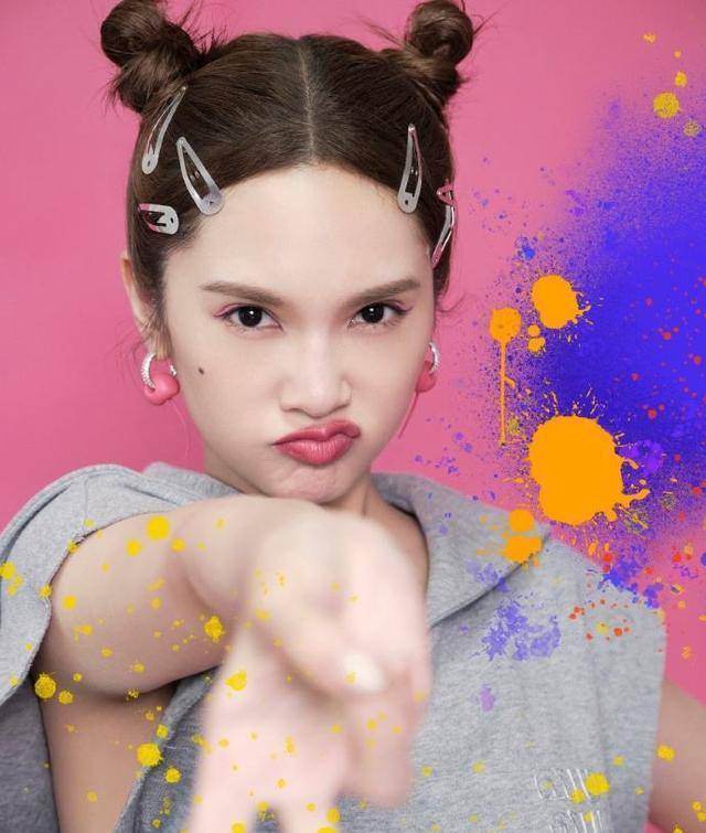 当时的杨丞琳已经家徒四壁,她父母是在中国台湾经商的广东人,早年家境