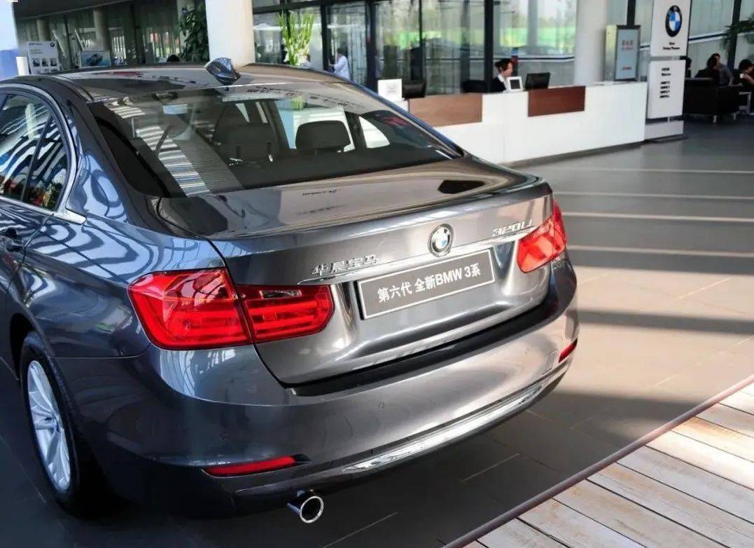 哈瓦那灰是2012年第六代宝马3系(f3x)上市时的专属配色,后来f18 宝马5