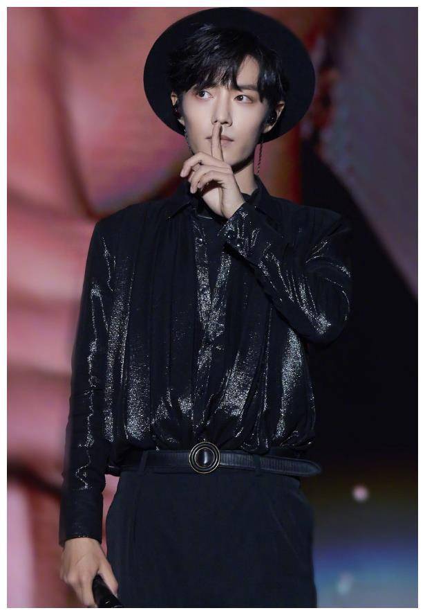 肖战西部牛仔风,牛仔帽 皮衣皮裤,这款造型你们中意吗?