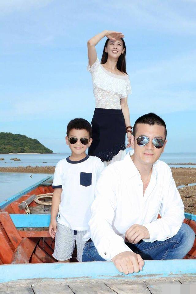 杨子前妻是才女颜值不输黄圣依 女儿比安迪大10岁 肤白貌美大_陶虹