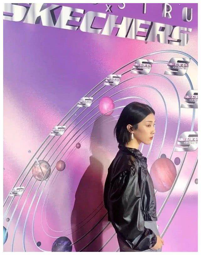 有种身材叫yamy穿工装裤,脚踝纤细度,我还是头一次见_姐姐_裤子_感觉