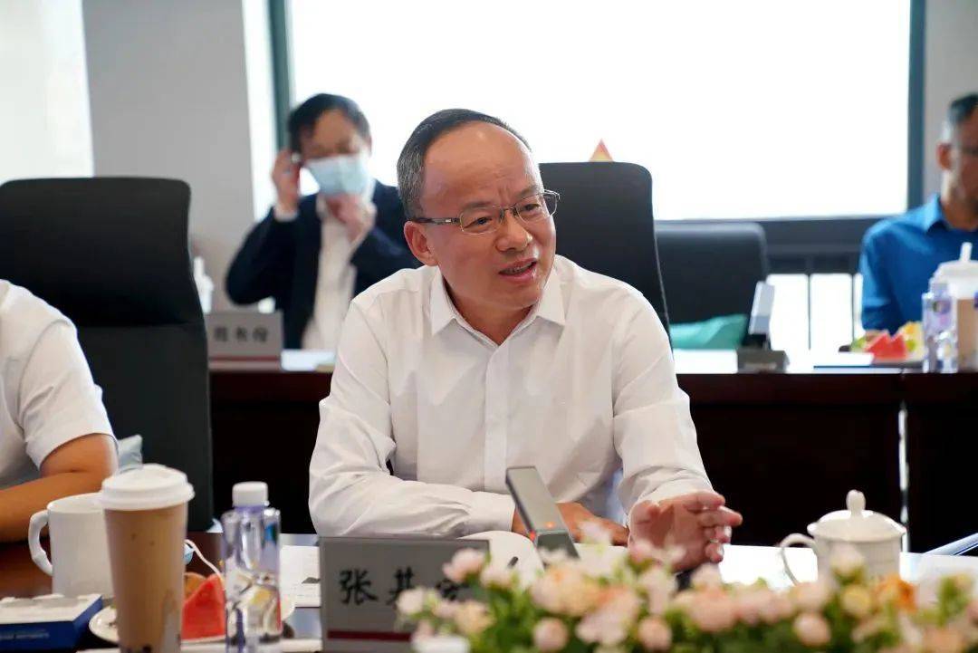 后来,张基宏到深圳信息学院担任党委书记,院长.