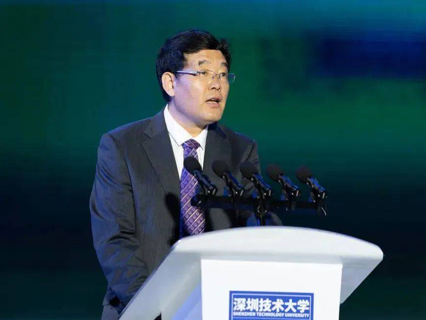 今日(10月13日)下午,张基宏还参加了深圳技术大学的"书记下午茶"活动.