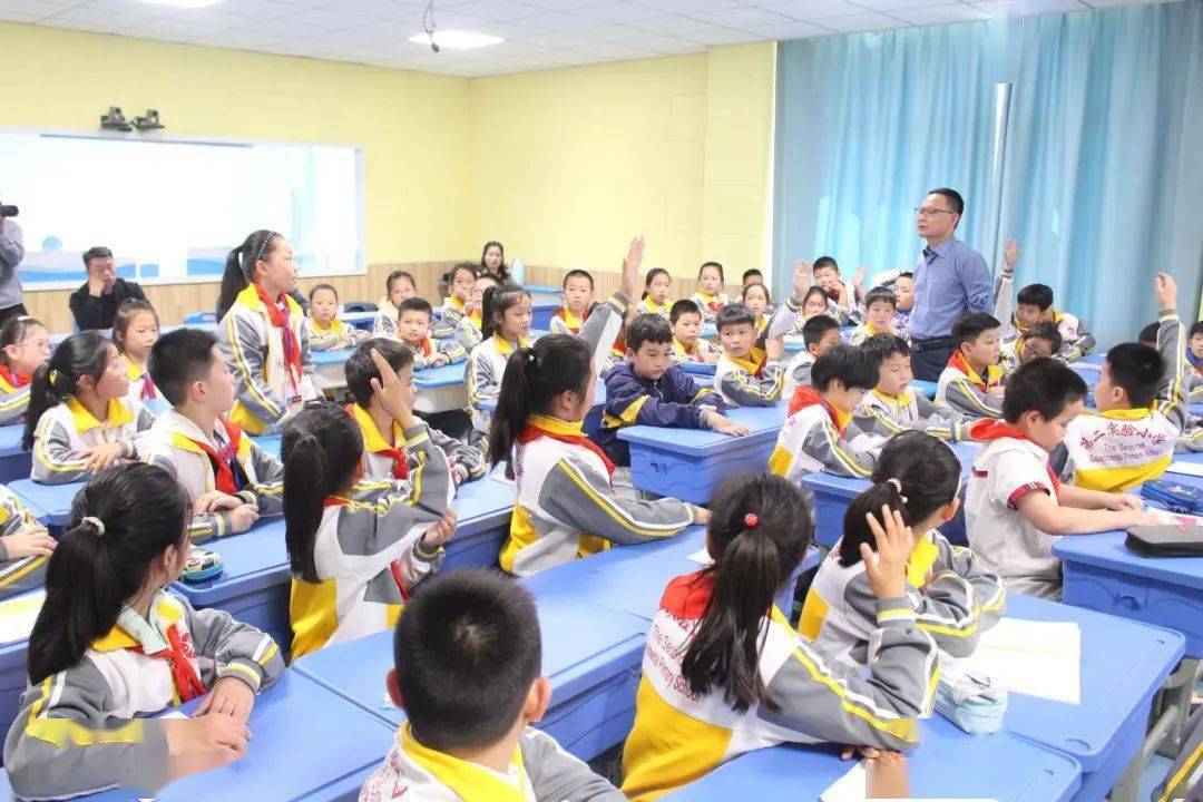 精彩校园】大作家与小记者主题活动在沭阳县第二实验小学举行