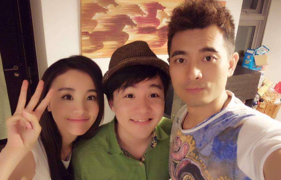 因头皮受伤息影七年,单身至今不结婚_孟智超_因为_小时候