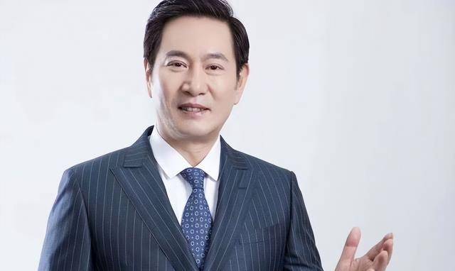 "反派职业"姚刚:和孙楠一起年轻,出道32年,52岁还单身_小时候_父母