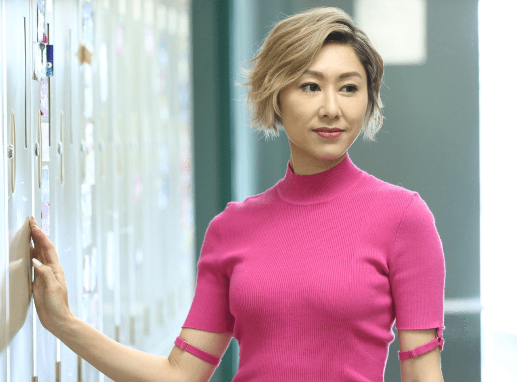 tvb视后胡定欣健身房秀身材!穿背心一身肌肉抢镜,41岁渴望脱单?