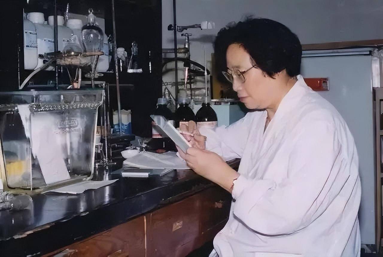 所有努力只要是国家需要对于屠呦呦来说仍牵挂着青蒿素和疟疾研究如今