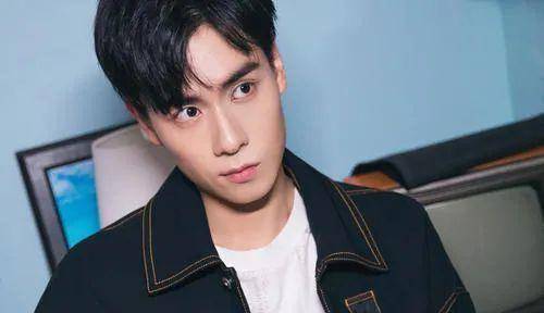 后来还是胡一天的前女友出来澄清,表示在胡一天刚出道时,两人确实在