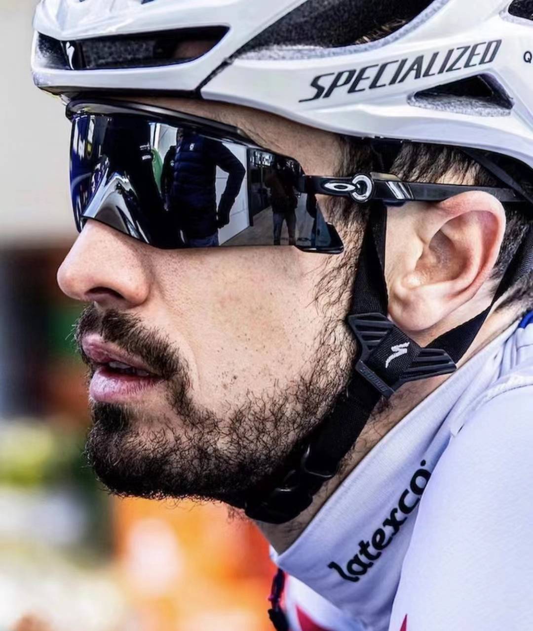 使眼镜舒适的贴合在你脸部周围,oakley为jawbreaker设计了可更换的