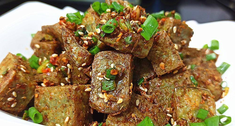 特色小吃"香辣实蛋",不用去外面烧烤店吃,自己在家就能做_步骤_做法