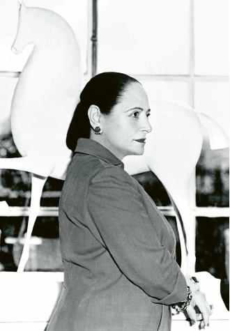 或许,美容帝国女王赫莲娜夫人的名言能成为一种参考,"美,是一种力量