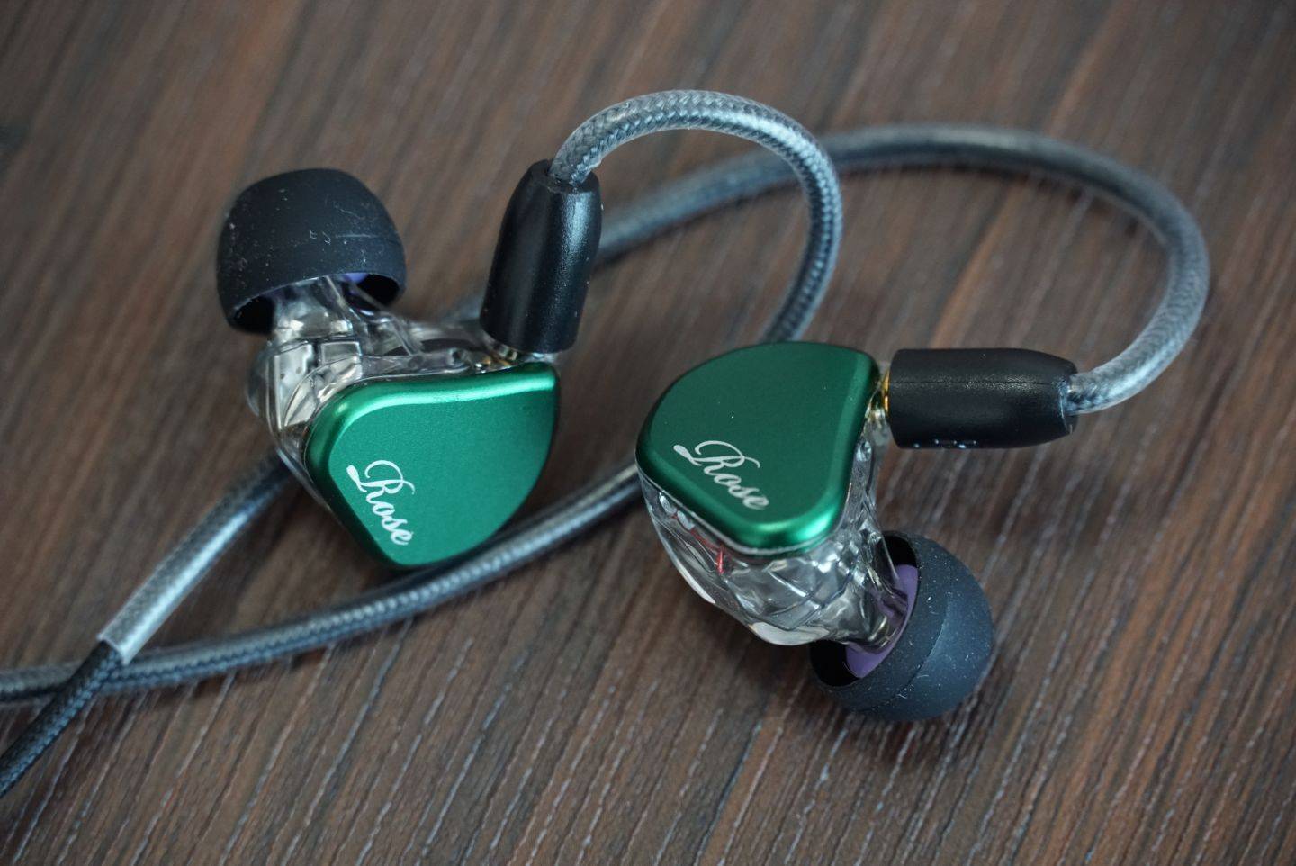 柔和,精巧,2022年圈铁耳机代表,弱水qt9mk2s评测_尾巴_耳塞_人声