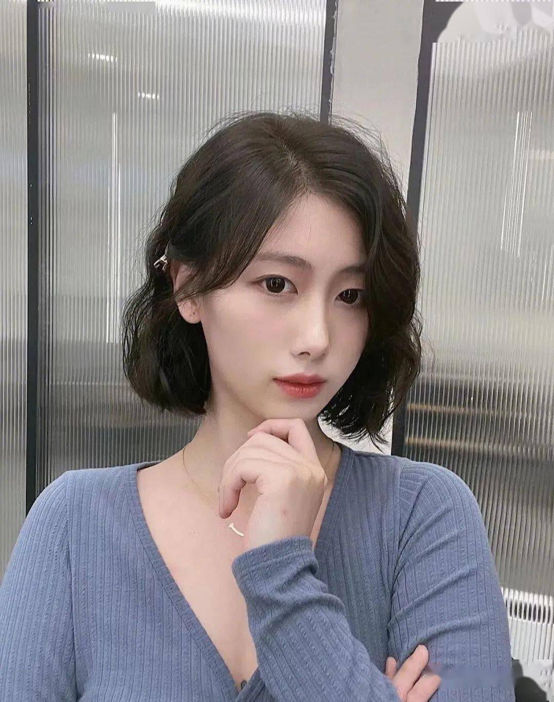 秋天的发型少不了短发烫烫一烫成熟性感人人皆可有
