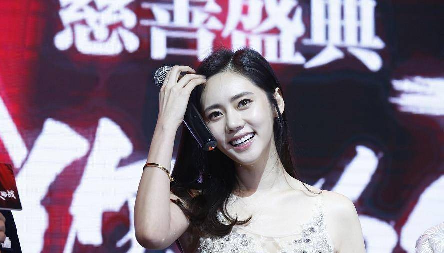 秋瓷炫:劝父母离婚,被骗拍摄不雅写真,39岁高龄生子险些丧命_生活