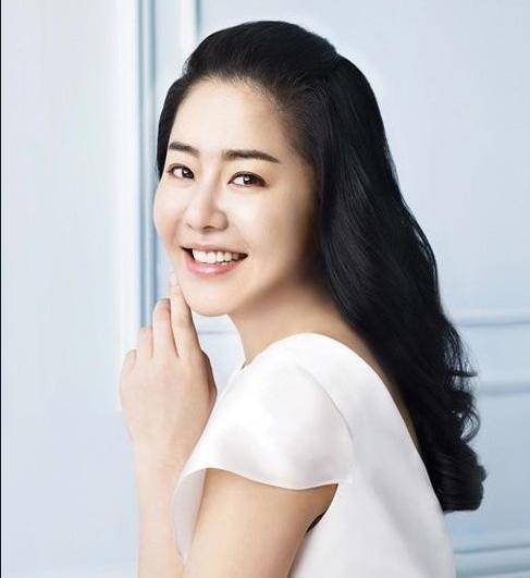 当年嫁入豪门忍辱8年后分手,如今48岁的她,身价300亿_高贤贞_郑永振