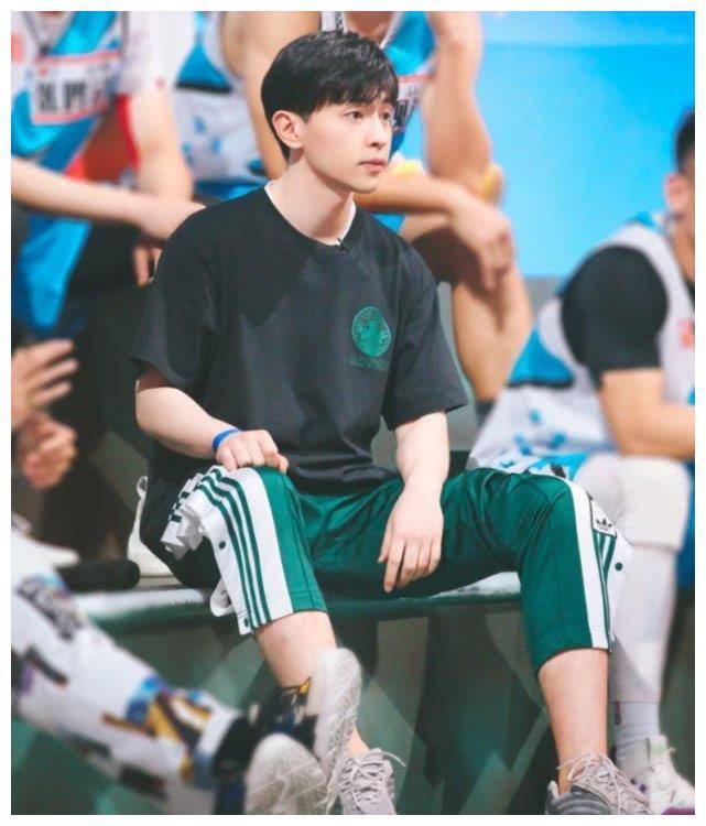 穿着_鞋子_休闲