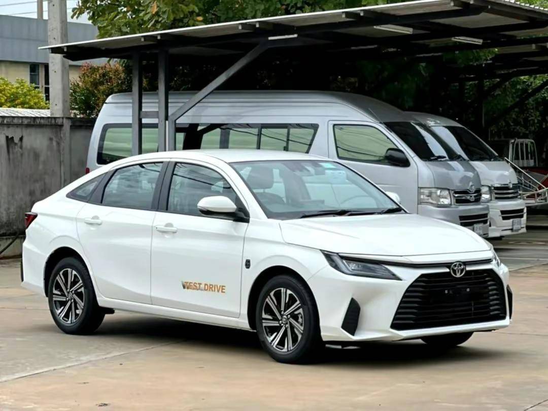 新版丰田威驰vios来了,尺寸大幅增加,造型酷似凯美瑞,油耗4升_搜狐