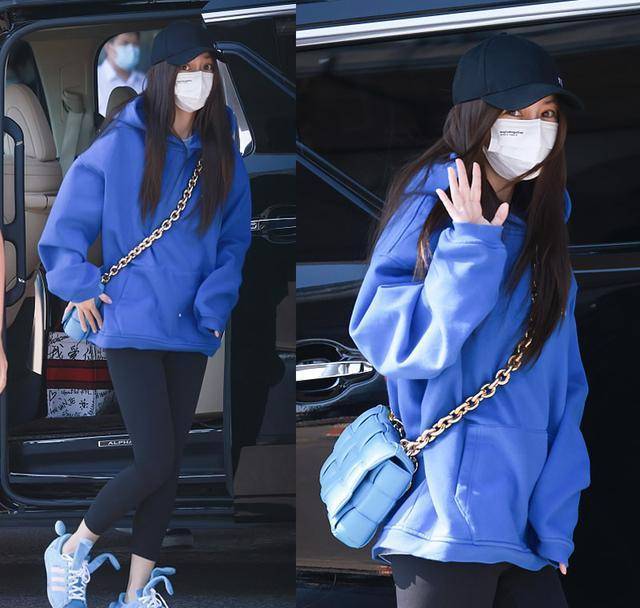 杨颖的早秋时髦穿搭,蓝色卫衣亮丽时尚,单肩t恤配单车短裤好潮