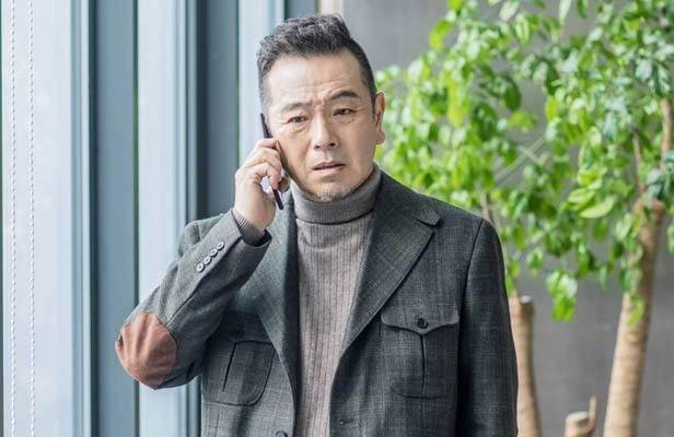 著名演员张晨光为了娶她,连续送4年玫瑰,所有房产都在老婆名下_美惠