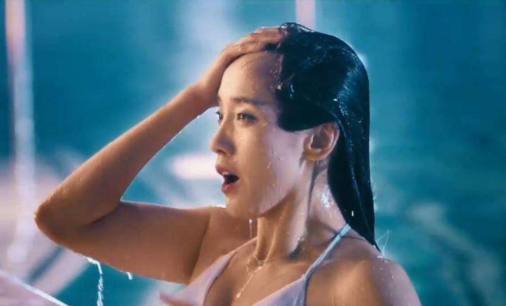 她本是大学生村官,被沈腾看中出演电影,刚出场便惊艳众人_王智_秋雅