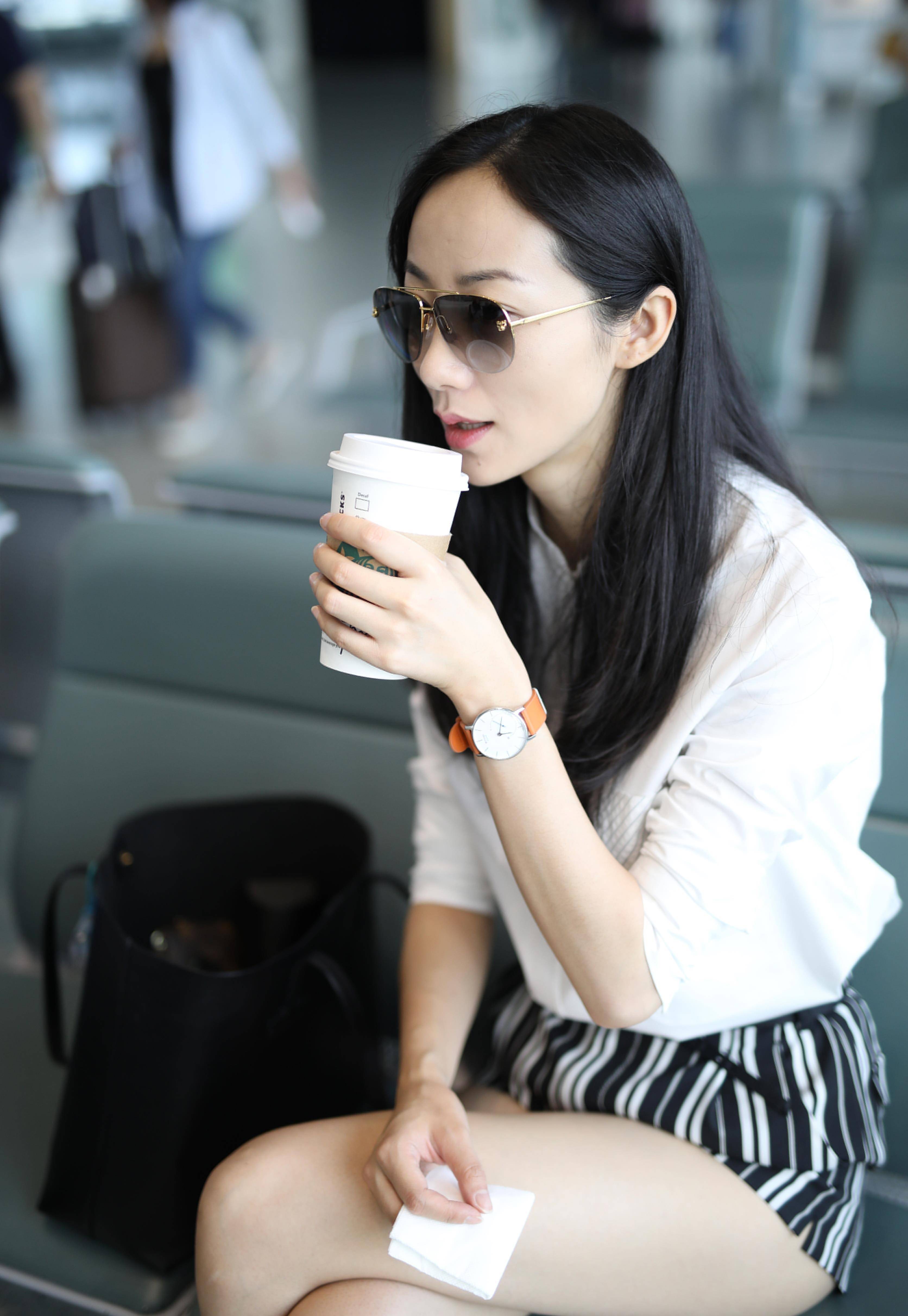 韩雪越来越美了,清新装宛若少女,网友:说她18岁都信_一身_衣服_机场