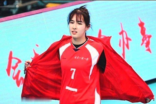 纯如周慧敏,神似苏菲玛索的阿迪娜,为何是篮球球迷关注的焦点?