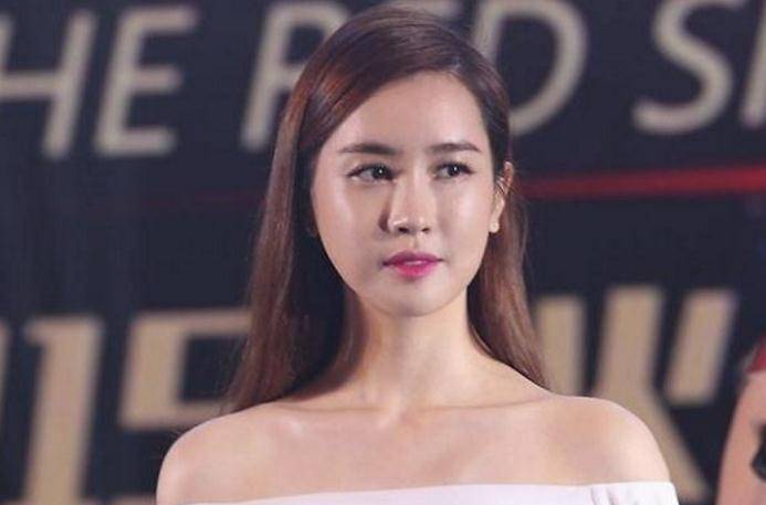 原创被玻尿酸毁容的六大女星王心凌像老太婆她却丑到让人无法接受