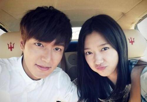 朴信惠婚礼众星云集,荧幕cp李敏镐悄现身,李洪基带病献唱引感动_祝福