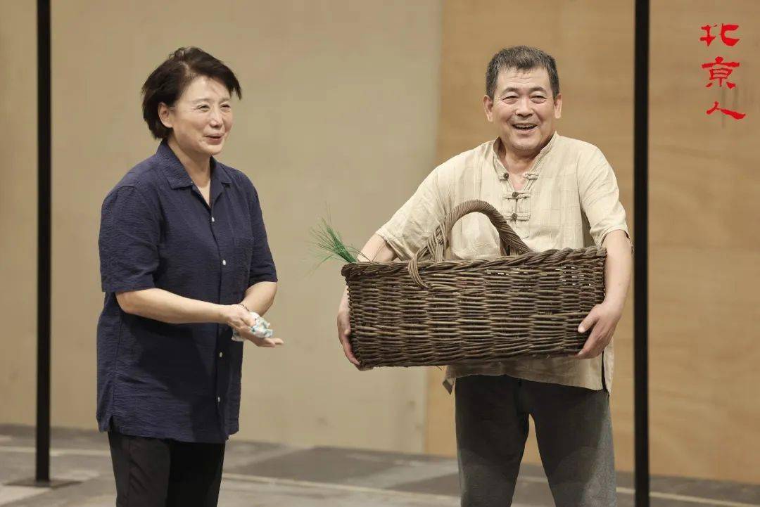 曾皓(邹健 饰)愫方(卢芳 饰,曾思懿(原雨 饰)曾霆(李京旭 饰,曾瑞贞