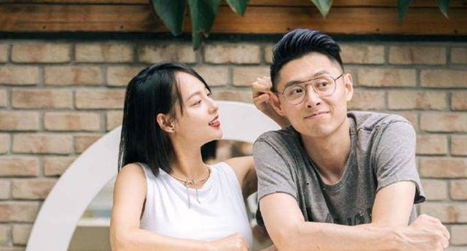 张嘉倪在自己的27岁生日聚会上受到了来自男友的现场求婚,随后,张嘉倪