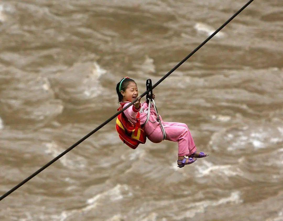 还记得怒江之畔的"溜索女孩"吗?_余燕_the_wind